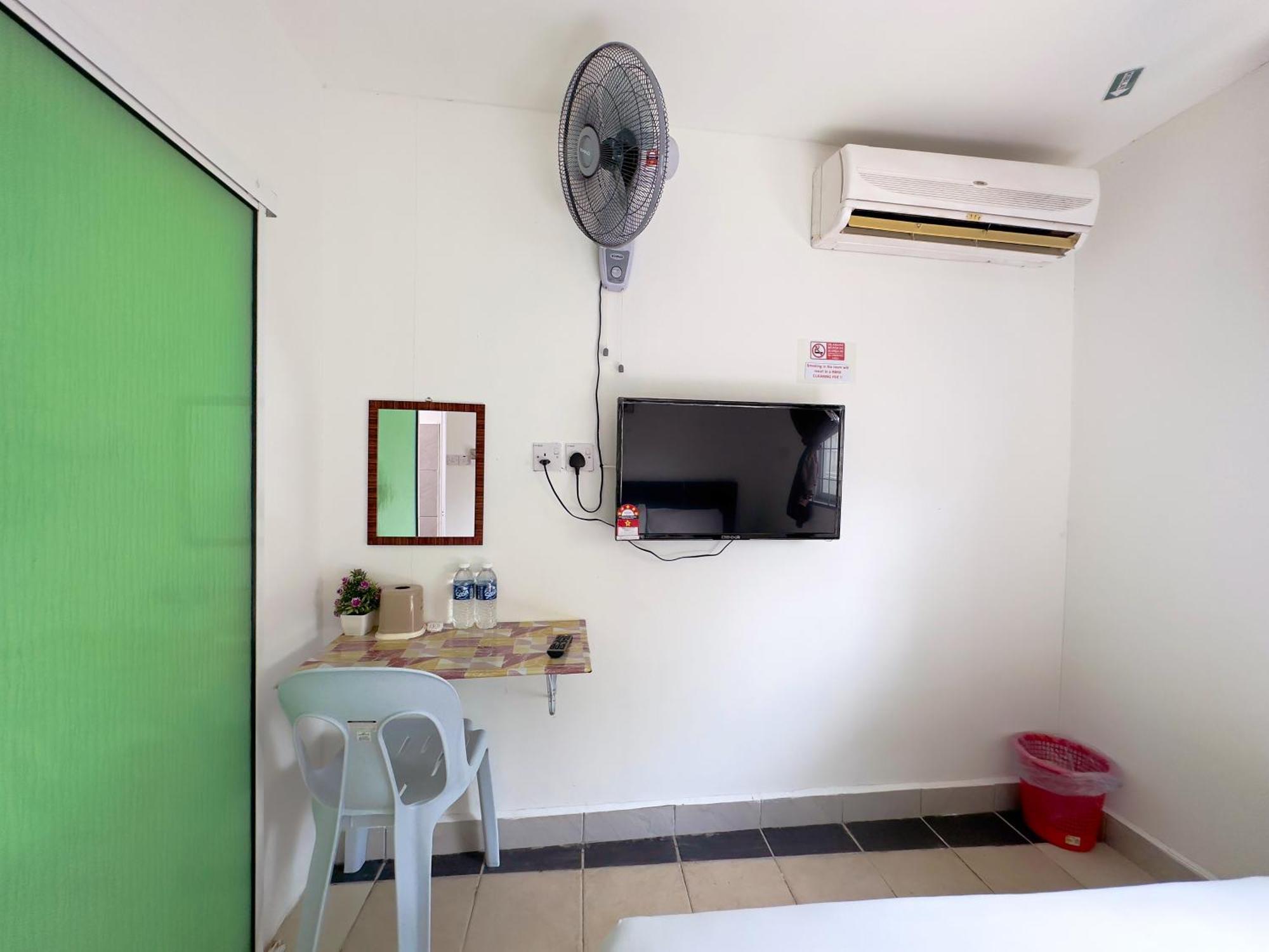 Oyo 1103 ボルネオ イン コタキナバル 部屋 写真